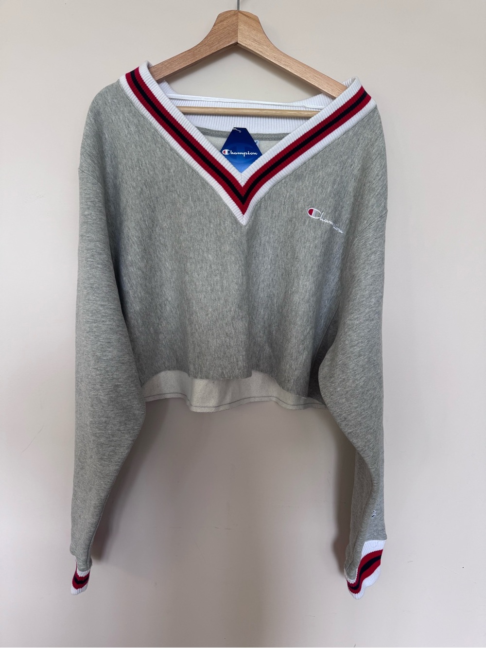 NWT Champion Women’s Grey V-Neck Cropped Sweater w/ Red Trim Size Large Comfy